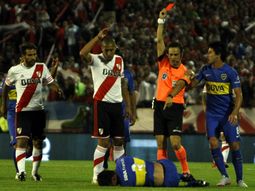 la patada de silva que dejo a boca con 10 hombres sobre el inicio del partido la patada de silva que dejo a boca con 10 hombres sobre el inicio del partido