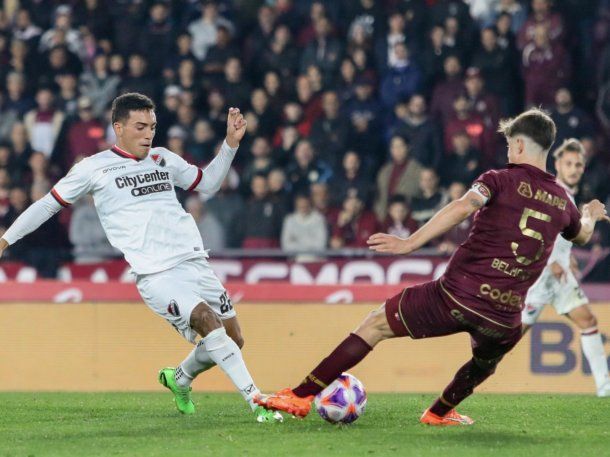 Newells se impuso por la mínima ante Lanús y continúa como puntero en su zona