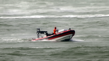 mar del plata: dos deportistas quedaron atrapados en el mar durante el fuerte temporal mar del plata: dos deportistas quedaron atrapados en el mar durante el fuerte temporal
