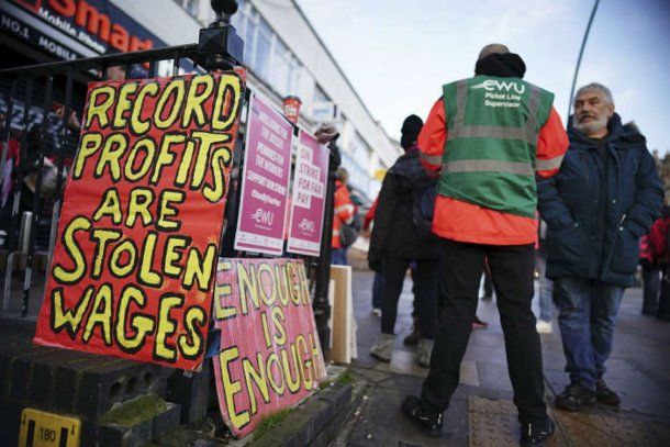 Wave Of Strikes In The United Kingdom Due To High Inflation And Demands For Better Wages