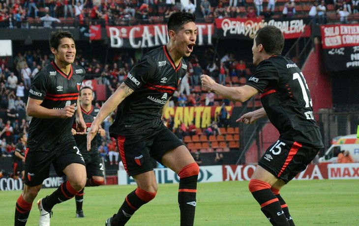 Colón venció a Defensa y sigue prendido arriba