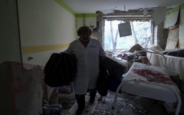 Murió una nena en el ataque ruso al hospital pediátrico de Mariupol