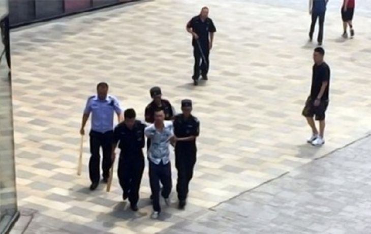 Mató a una mujer con una katana y se entregó