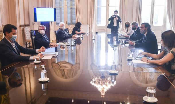 El Gobierno definió quiénes tendrán prioridad para la vacuna contra el coronavirus