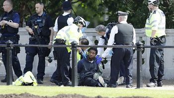 Detuvieron a un hombre con un cuchillo en el Palacio de Buckingham Detuvieron a un hombre con un cuchillo en el Palacio de Buckingham