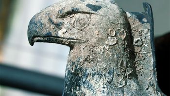 La polémica águila del buque de guerra de la Alemania nazi no será fundida para reconvertirse en paloma de la paz. La polémica águila del buque de guerra de la Alemania nazi no será fundida para reconvertirse en paloma de la paz.