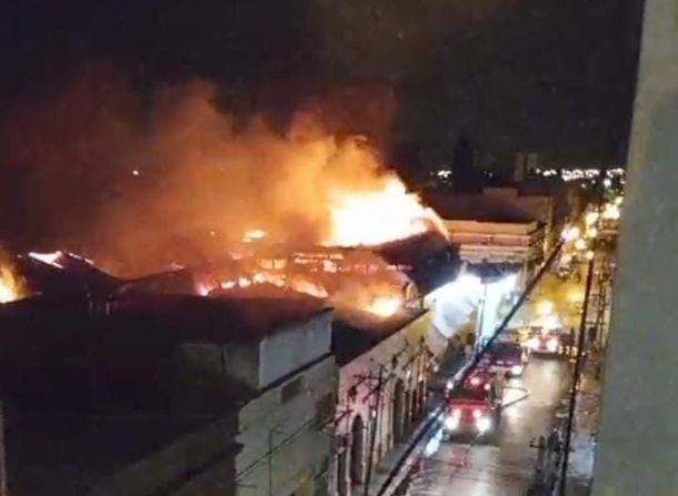 Se estiman pérdidas millonarias por el incendio en el Mercado San Miguel de Salta