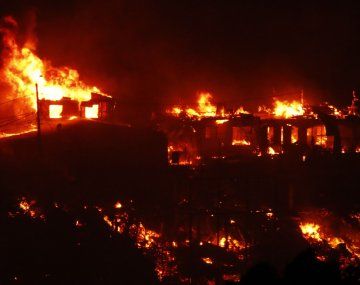 Chile: impactante incendio en Viña del Mar deja dos muertos y 500 casas destruidas