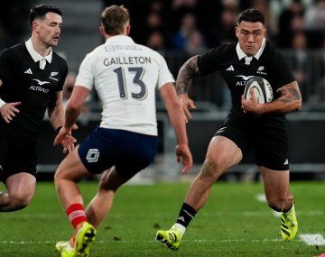 Los All Blacks derrotaron a Francia en el primer match de la serie de tres encuentros