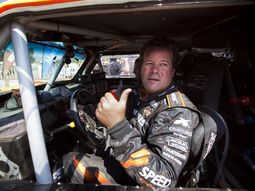 La espectacular maniobra de Robby Gordon en la largada de la Etapa 1