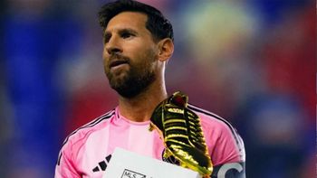 Lionel Messi con su Botín de Oro de la MLS. Lionel Messi con su Botín de Oro de la MLS.