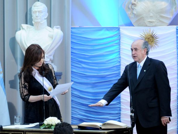 Parrilli: La presidente está siendo insultada, hasta se metieron con sus perros