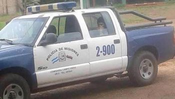 Policías dejaron solo al preso y se fueron a mirar autos Policías dejaron solo al preso y se fueron a mirar autos