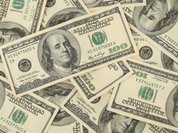 El dólar experimentó una baja en el inicio de la semana: $7,78