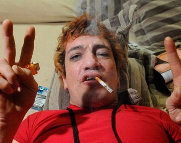 Dos mujeres denunciaron al cantante de rock por haberlas golpeado y privado de su libertad.