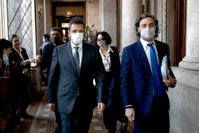 Cafiero: La campaña de vacunación es más importante que la campaña electoral