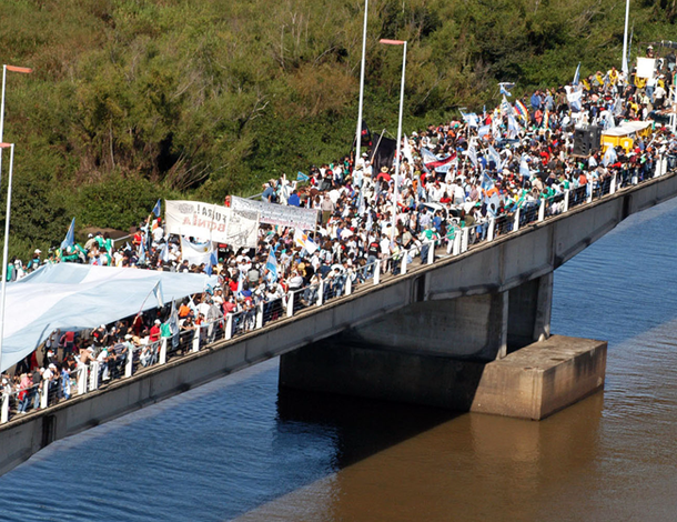 Gualeguaychú: los ambientalistas vuelven a marchar contra Botnia
