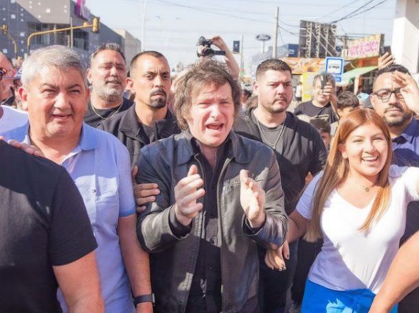 Salieron a la luz audios que confirman el uso de micros para llevar militantes al acto de Javier Milei en Moreno