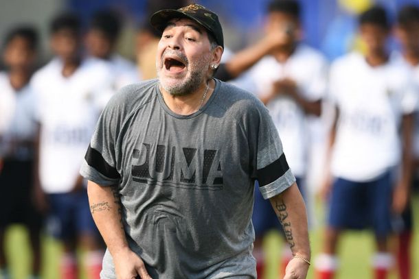 Del calor al frío extremo: Maradona se iría a dirigir un equipo bielorruso