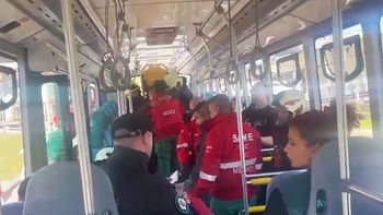 El SAME atendió a cinco pasajeros y trasladó a cuatro de ellos a diferentes hospitales. El SAME atendió a cinco pasajeros y trasladó a cuatro de ellos a diferentes hospitales.
