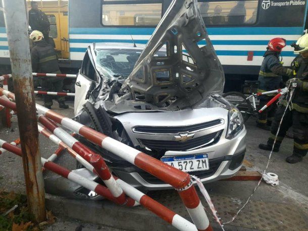 Milagro: fue arrollada por el tren Sarmiento en Floresta pero se salvó