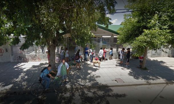 La portera retó a un alumno y los padres la golpearon