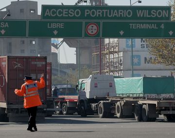 {altText(,#Paritarias2015: portuarios reclaman un aumento del 44 por ciento)}