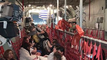 El vuelo humanitario de la Fuerza Aérea Uruguaya también traerá de vuelta a argentinos, españoles y peruanos. El vuelo humanitario de la Fuerza Aérea Uruguaya también traerá de vuelta a argentinos, españoles y peruanos.