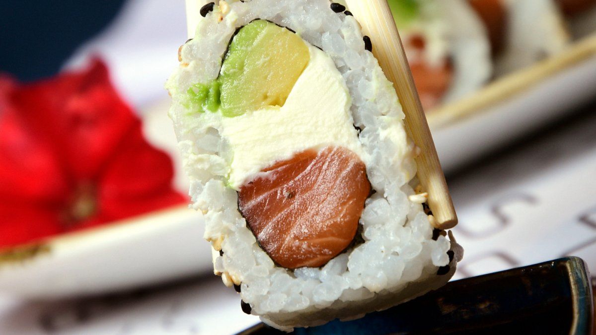 https://media.minutouno.com/p/d91f56f9e273701c135abc9af6b5a8de/adjuntos/150/imagenes/039/935/0039935564/sushi-casa.jpg