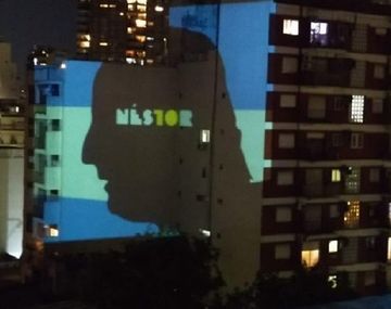 Los primeros homenajes a Néstor Kirchner: proyecciones en todo el país
