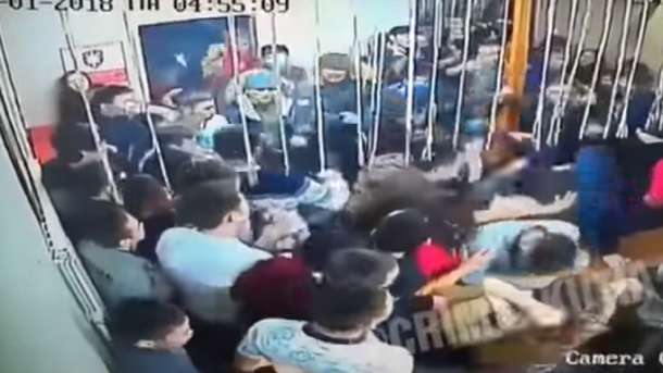 VIDEO: Brutal batalla campal en un boliche durante Año Nuevo
