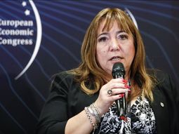 Irene Moreira adjudicó una vivienda sin sorteo a un militante de Cabildo Abierto. Irene Moreira adjudicó una vivienda sin sorteo a un militante de Cabildo Abierto.