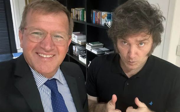 Eduardo Serenellini junto a Javier Milei.