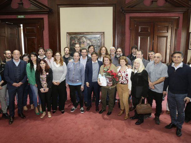 Axel Kicillof otorgó un aumento salarial de 60% para estatales, docentes, médicos y judiciales bonaerenses