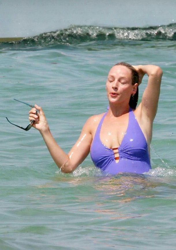 Uma-thurman-beach-04