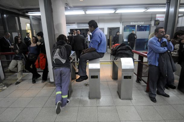 Reunión clave para destrabar el paro en la línea B de subtes