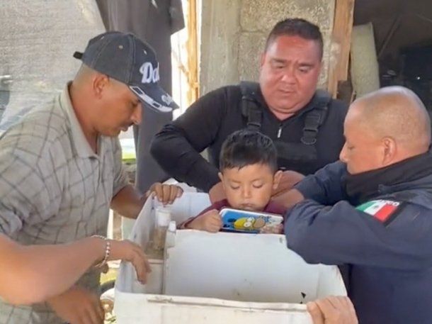 VIDEO: Un niño quedó atrapado en un lavarropas y el rescate se volvió viral