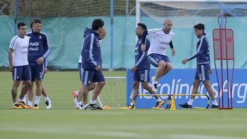 argentina entreno sin messi y martino evalua a musacchio argentina entreno sin messi y martino evalua a musacchio