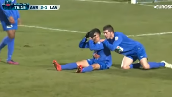 El defensor hizo un golazo de toda la cancha El defensor hizo un golazo de toda la cancha