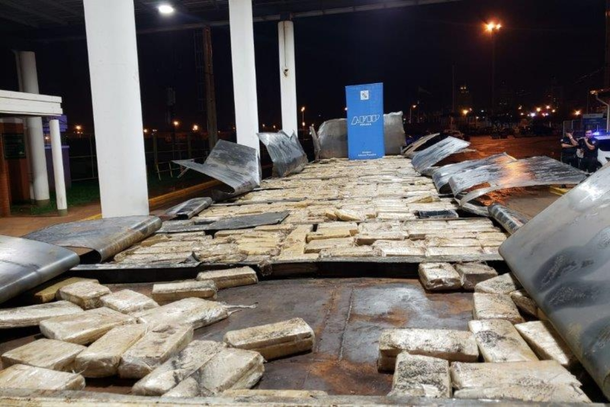 Las imágenes de un impresionante operativo antidroga: secuestran mil kilos de marihuana