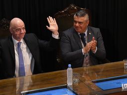 Infantino, junto a Tapia en la AFA Infantino, junto a Tapia en la AFA