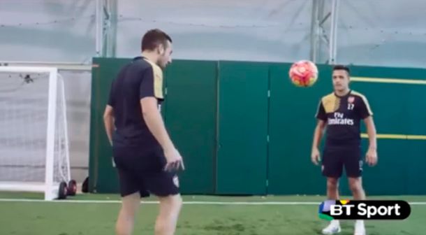 Para practicar en casa: los jugadores de Arsenal y divertido juego de puntería