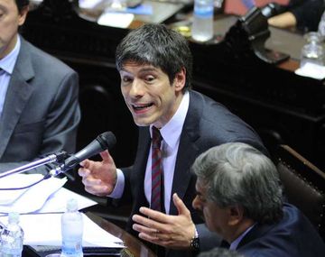 Abal Medina contra Macri por la luz: Es un nene caprichoso