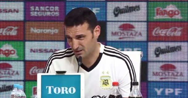 Tenso momento durante la conferencia de Scaloni: le preguntaron si tenía título para ser DT