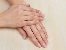 La vitamina C del limón ayuda mejorar tus uñas y tenerlas sanas y fuertes. La vitamina C del limón ayuda mejorar tus uñas y tenerlas sanas y fuertes.