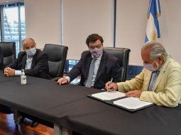 Empleados de Comercio acuerdan suba anual del 54% y un básico de 90 mil pesos