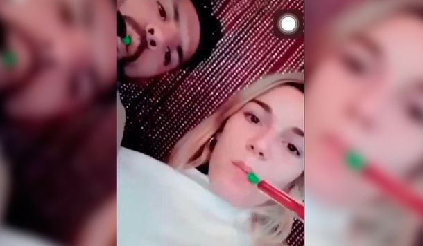 Polémica total: el video del Kun Agüero fumando de una pipa con una joven modelo