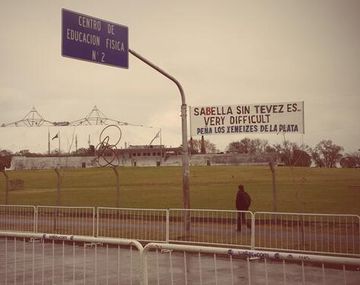 Lo siguen pidiendo: la gente reclamó por Tevez en el Único de La Plata