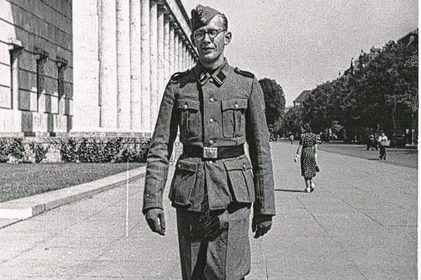 Ex guardia de Auschwitz es acusado de haber sido cómplice de 300 mil asesinatos