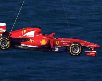 Insólito: la Ferrari de Alonso voló por Barcelona